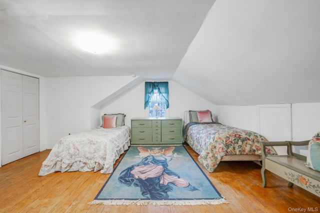 212 Mount Vernon Avenue, Medford, NY 11763