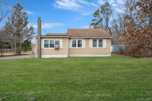 212 Mount Vernon Avenue, Medford, NY 11763