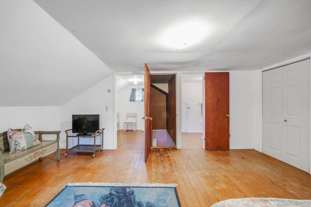 212 Mount Vernon Avenue, Medford, NY 11763