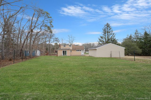 212 Mount Vernon Avenue, Medford, NY 11763