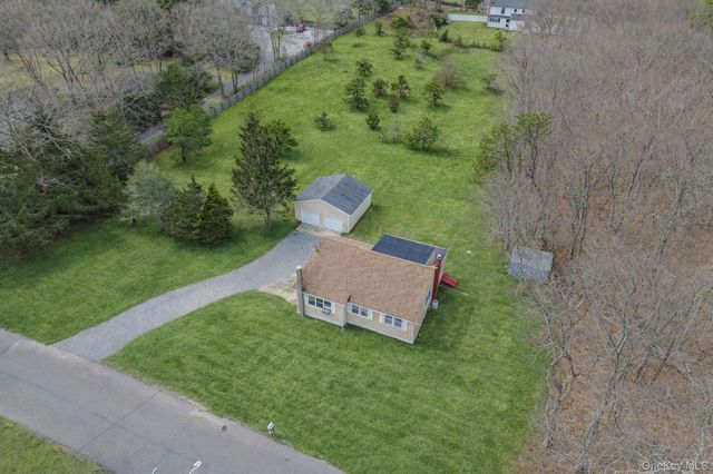 212 Mount Vernon Avenue, Medford, NY 11763