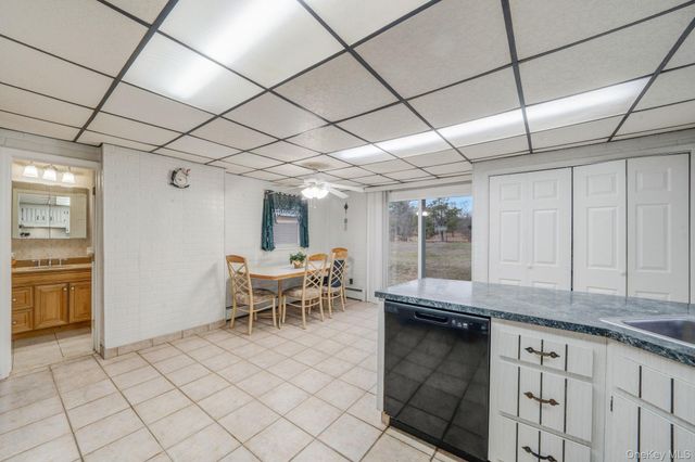 212 Mount Vernon Avenue, Medford, NY 11763