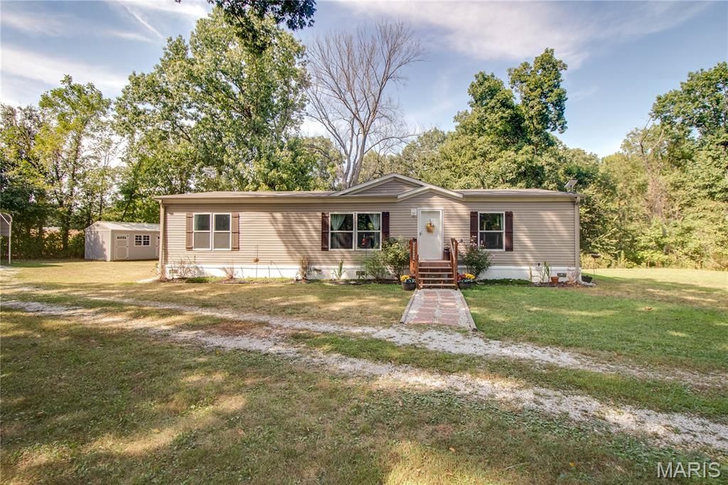 Image 13 of property listing at 1468 F S Road, Medora, IL 62063