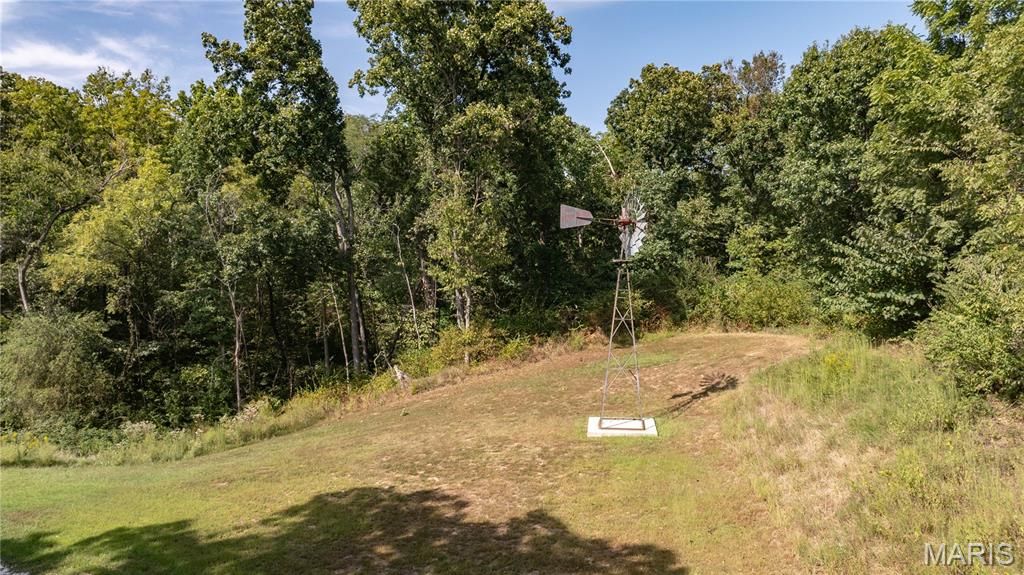 Image 4 of property listing at 1468 F S Road, Medora, IL 62063