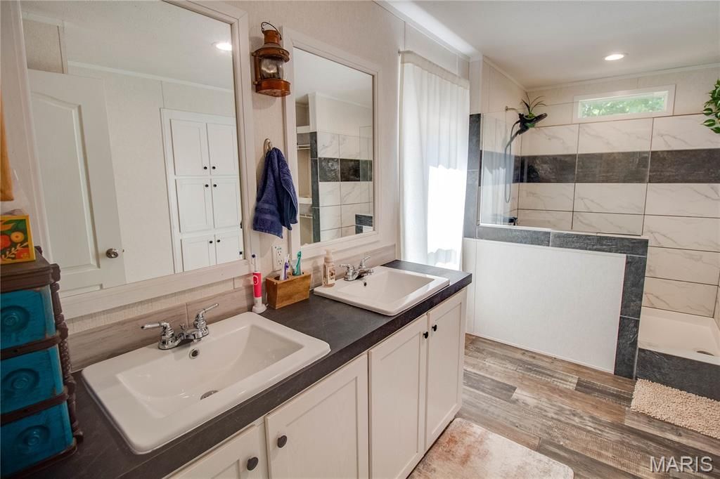 Image 31 of property listing at 1468 F S Road, Medora, IL 62063