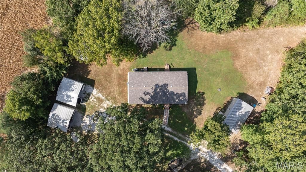 Image 6 of property listing at 1468 F S Road, Medora, IL 62063