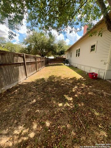 501 E Randall, Beeville, TX 78102
