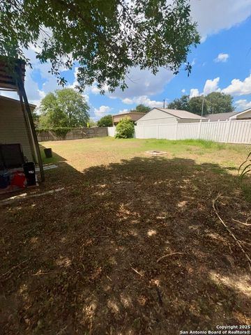 501 E Randall, Beeville, TX 78102