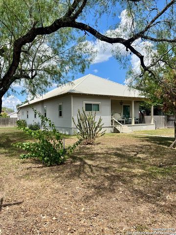 501 E Randall, Beeville, TX 78102
