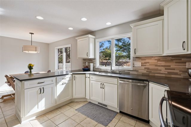 2904 Sylvania Drive, West Des Moines, IA 50266