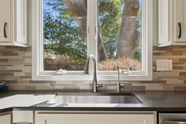 2904 Sylvania Drive, West Des Moines, IA 50266