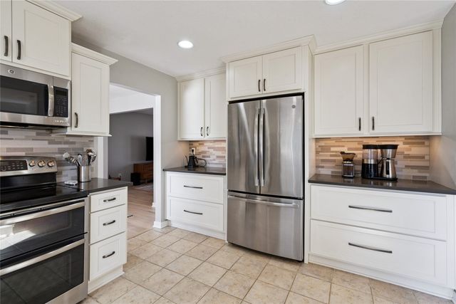 2904 Sylvania Drive, West Des Moines, IA 50266