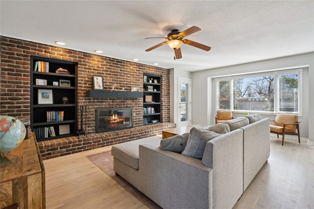 2904 Sylvania Drive, West Des Moines, IA 50266