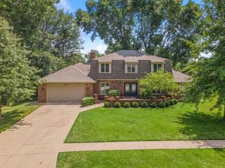 2904 Sylvania Drive, West Des Moines, IA 50266