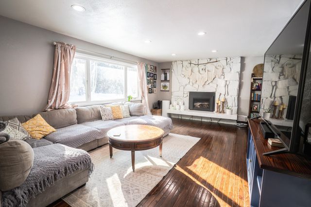 2135 LOOSE MOOSE LOOP, North Pole, AK 99705