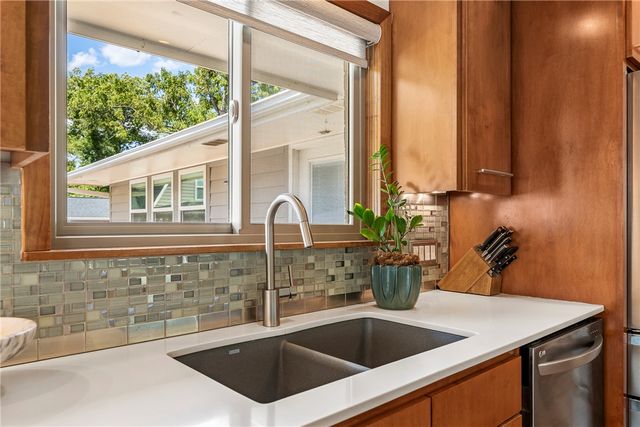 607 NE 2nd Street, Bentonville, AR 72712