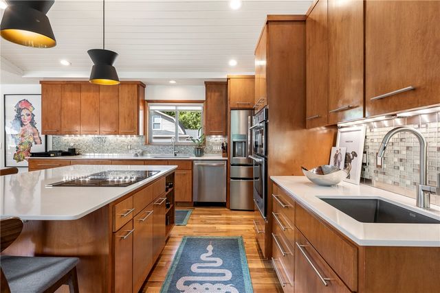 607 NE 2nd Street, Bentonville, AR 72712