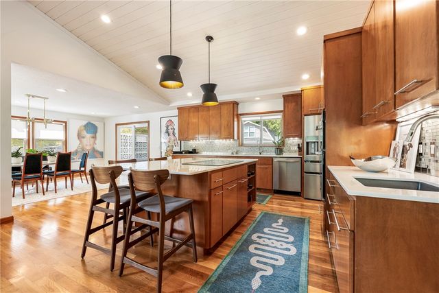 607 NE 2nd Street, Bentonville, AR 72712