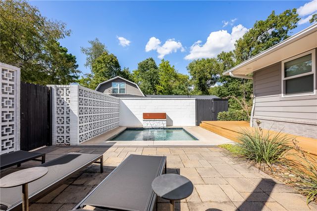 607 NE 2nd Street, Bentonville, AR 72712