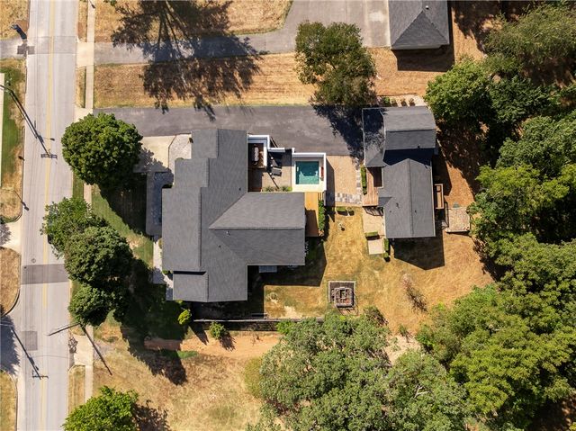 607 NE 2nd Street, Bentonville, AR 72712