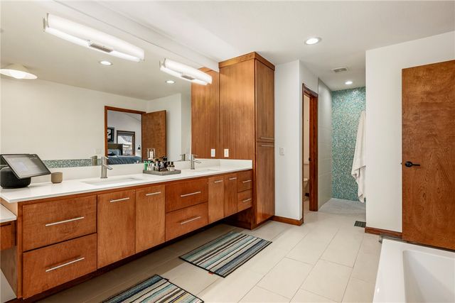 607 NE 2nd Street, Bentonville, AR 72712
