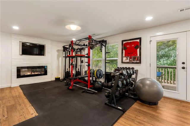 607 NE 2nd Street, Bentonville, AR 72712