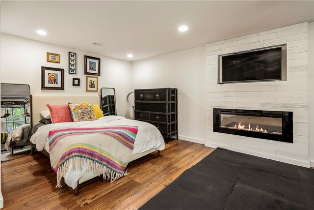 607 NE 2nd Street, Bentonville, AR 72712