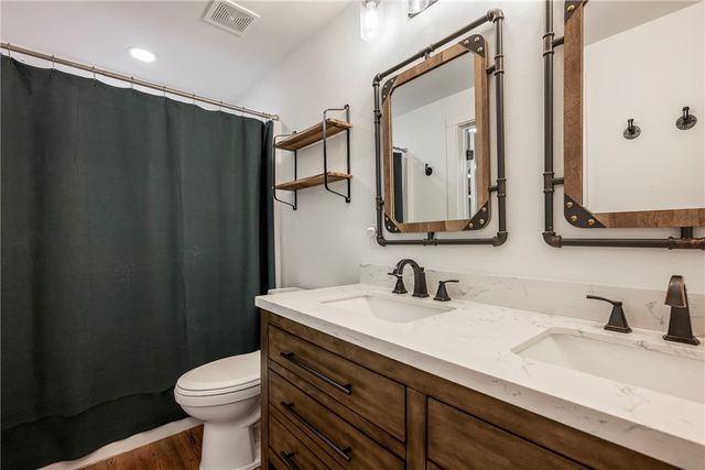 607 NE 2nd Street, Bentonville, AR 72712