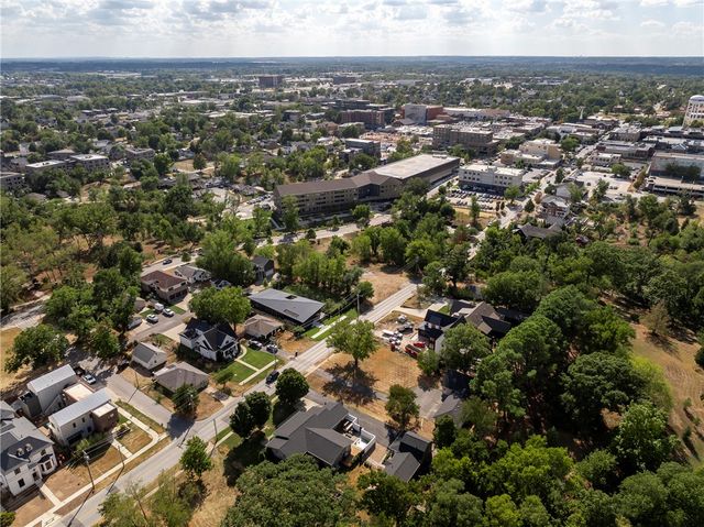 607 NE 2nd Street, Bentonville, AR 72712