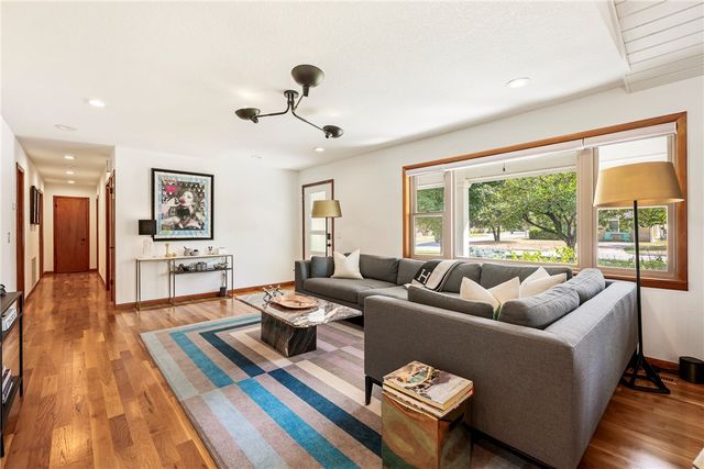 607 NE 2nd Street, Bentonville, AR 72712