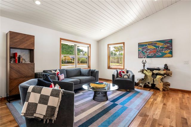 607 NE 2nd Street, Bentonville, AR 72712