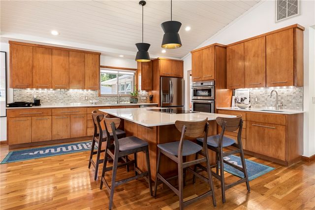 607 NE 2nd Street, Bentonville, AR 72712