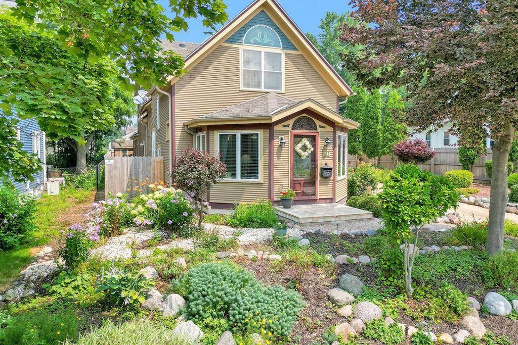 162 Wilson AVENUE, West Bend, WI 53090