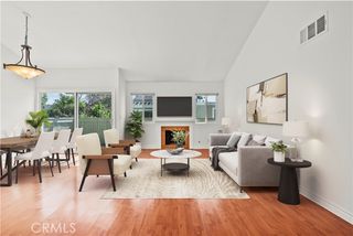 22117 Burbank 5, Woodland Hills (los Angeles), CA 91367