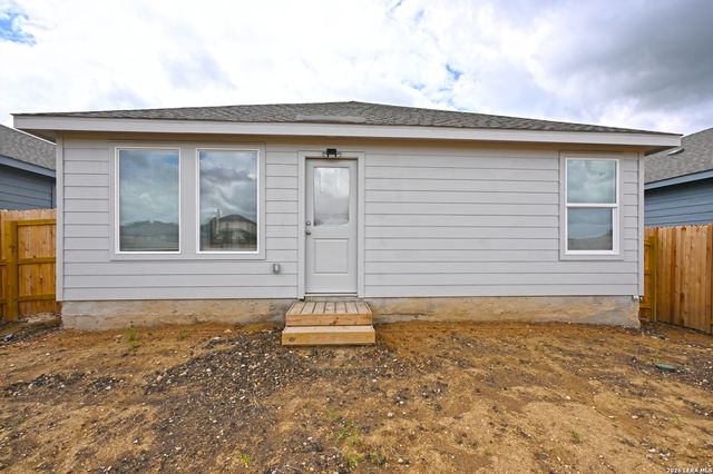 1543 SILVER CRK, New Braunfels, TX 78130