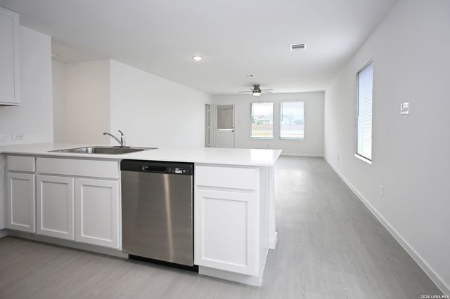 1543 SILVER CRK, New Braunfels, TX 78130