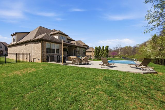 8036 Fenwick Ln, Spring Hill, TN 37174