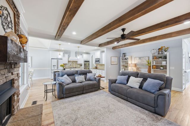 8036 Fenwick Ln, Spring Hill, TN 37174