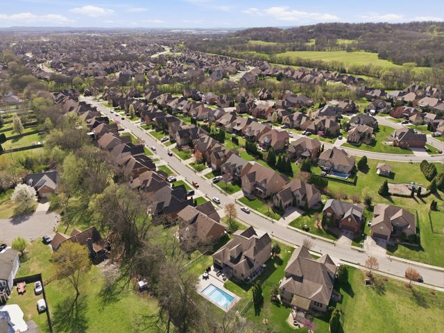 8036 Fenwick Ln, Spring Hill, TN 37174