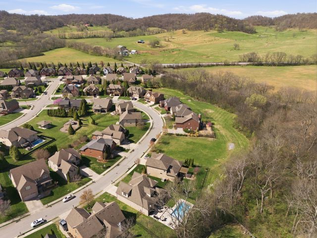 8036 Fenwick Ln, Spring Hill, TN 37174