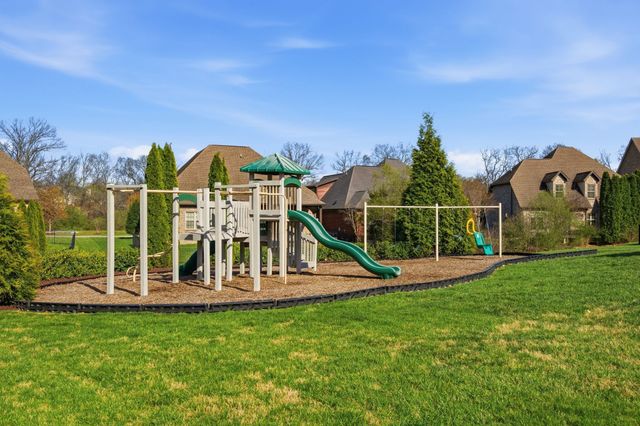 8036 Fenwick Ln, Spring Hill, TN 37174