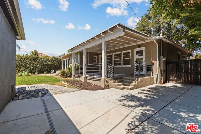 1748 Stanton Avenue, Glendale, CA 91201