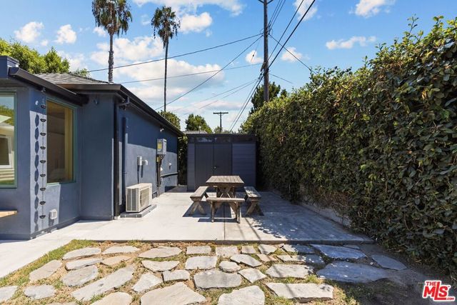 1748 Stanton Avenue, Glendale, CA 91201
