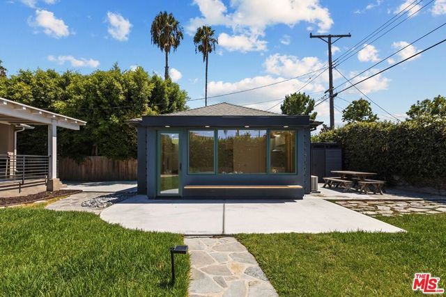 1748 Stanton Avenue, Glendale, CA 91201