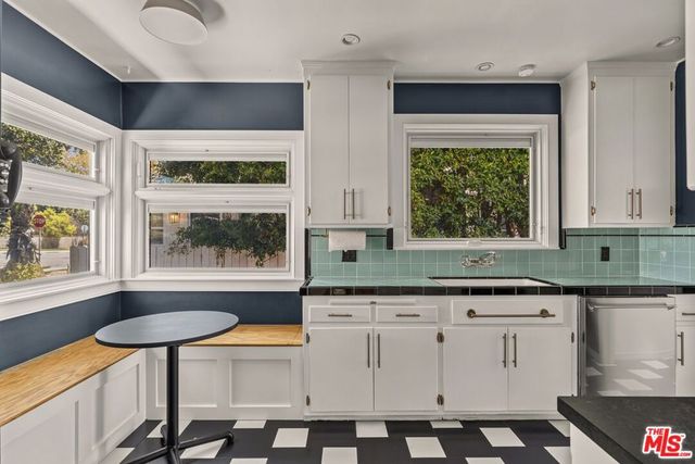 1748 Stanton Avenue, Glendale, CA 91201