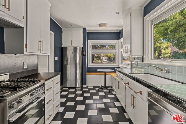 1748 Stanton Avenue, Glendale, CA 91201