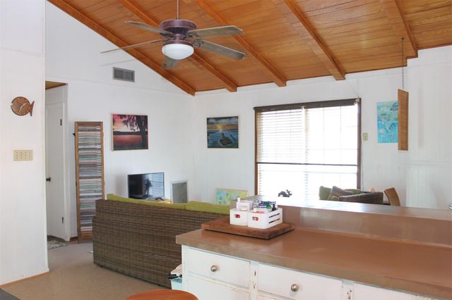 88 Tarpon Street, Bayou Vista, TX 77563