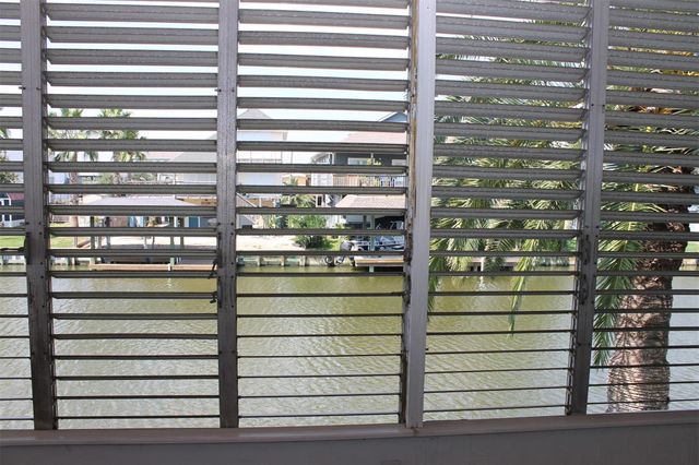 88 Tarpon Street, Bayou Vista, TX 77563