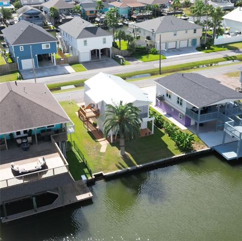 88 Tarpon Street, Bayou Vista, TX 77563