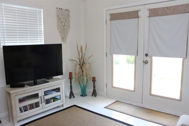 88 Tarpon Street, Bayou Vista, TX 77563